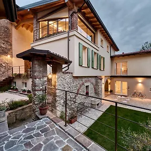 https://corte-torchio-bb.it-lombardy.com